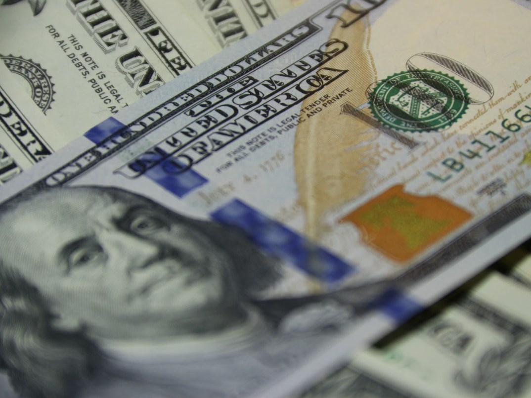 JPMorgan: Poptávka po dolarech je před volbami v USA na vzestupu