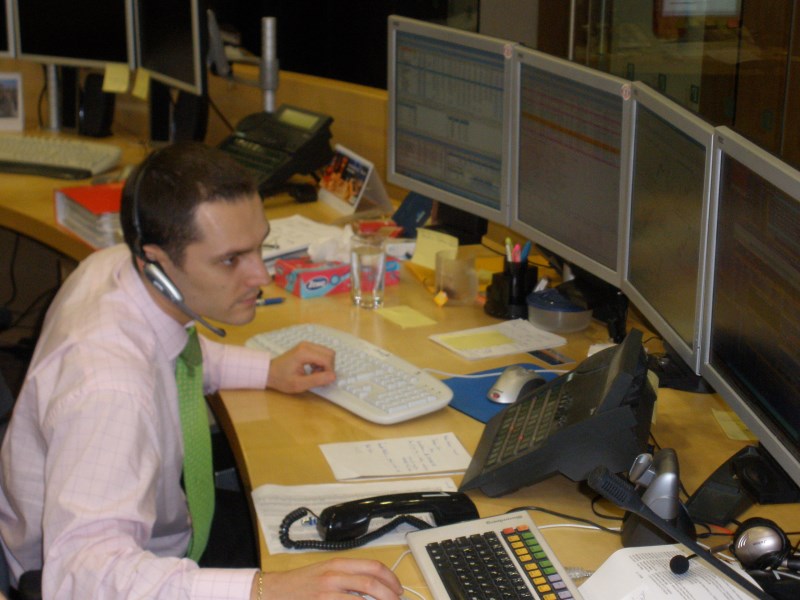 Středoevropské burzy posílily a zavírají se vzácně vyrovnanou bilancí