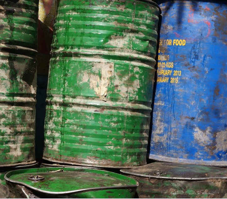 Závěr týdne na trzích zpestřil propad Micronu, ropy nebo zlata