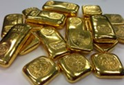 Cena zlata klesla na letošní minimum, unce je za 1273 dolarů