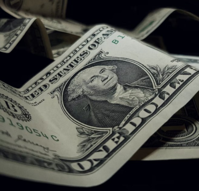 FX Strategie: Dolar by mohl podpořit odolný trh práce v USA a nižší inflace v eurozóně