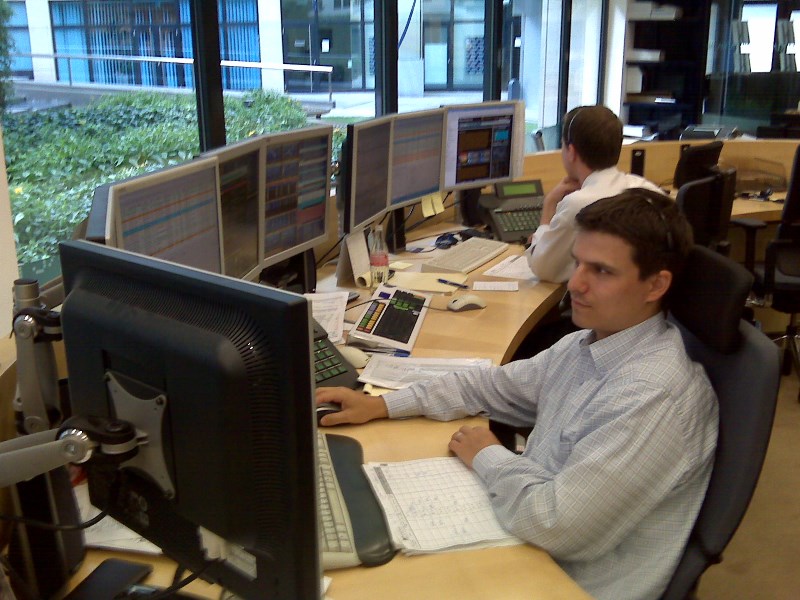 Wall Street včera ztrácela, jen DJIA podržela v kladném pásmu automobilka GM