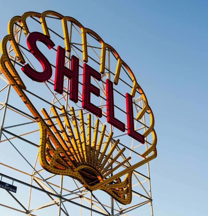 Vyšší ceny ropy a plynu vykouzlily Shellu vyšší zisk. Plánuje vyšší dividendu i odkup akcií