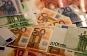 Eurodolar se vrátil výš, akcie závěrem týdne stále hledají směr