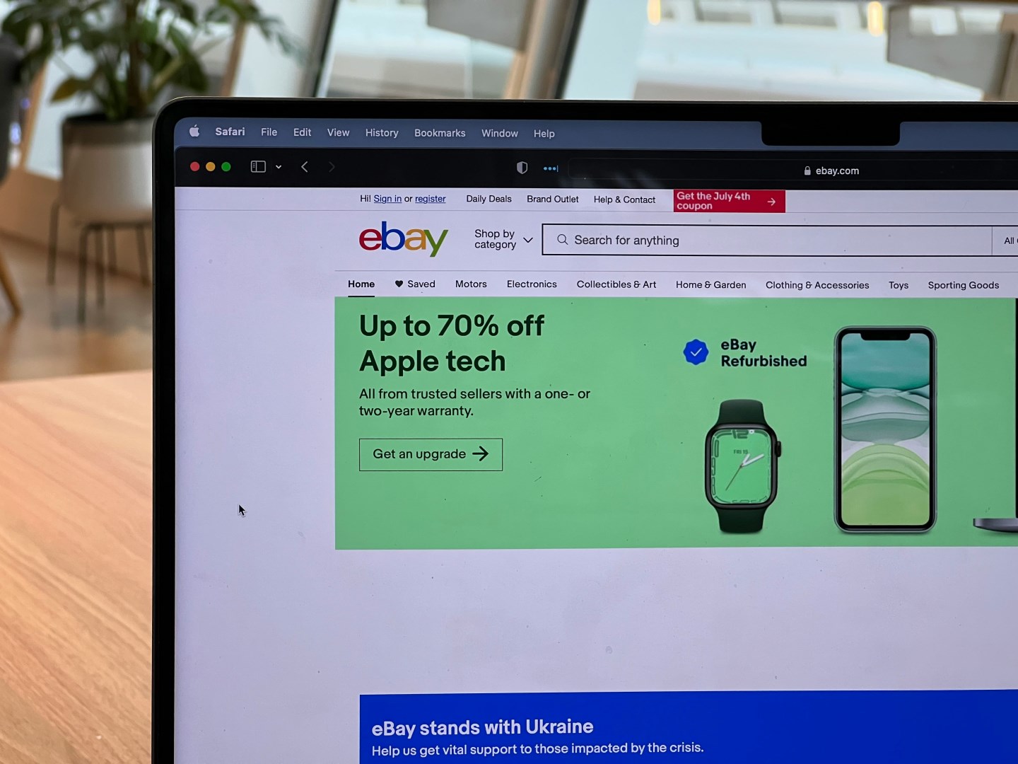 Trump chce doprovázet lodě v Hormuzu, GameStop chce koupit eBay, v Londýně je dnes zavřeno