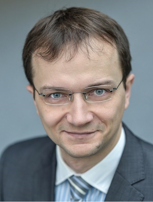 Trh v souvislostech. Firemní zisky, úroky, ekonomika a ocenění akcií