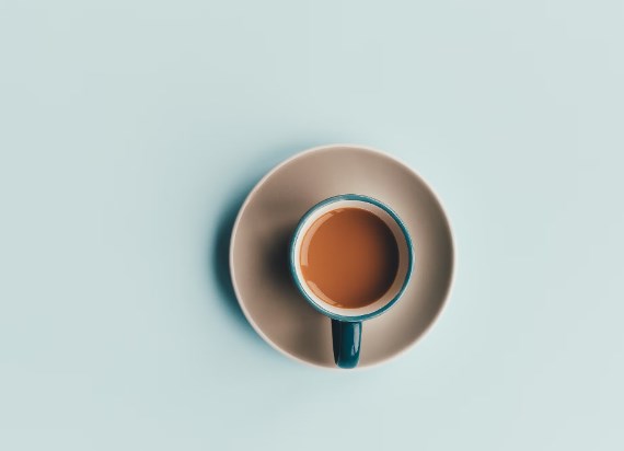 Rally na ropě, VIG s novou cílovou cenou a futures v červeném