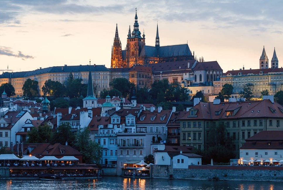 Rozbřesk: Mzdy a HDP napoví, co stojí za zaostáváním Česka