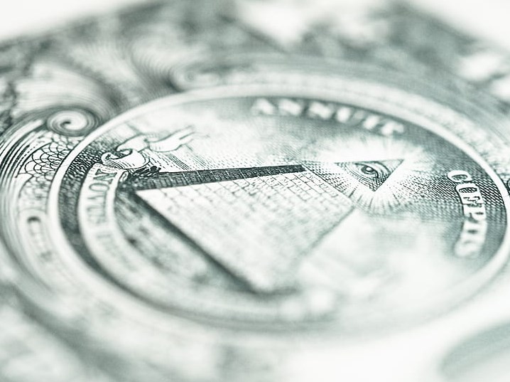 Výnosy míří dolů. Zasáhne Fed na obranu peněžního trhu?