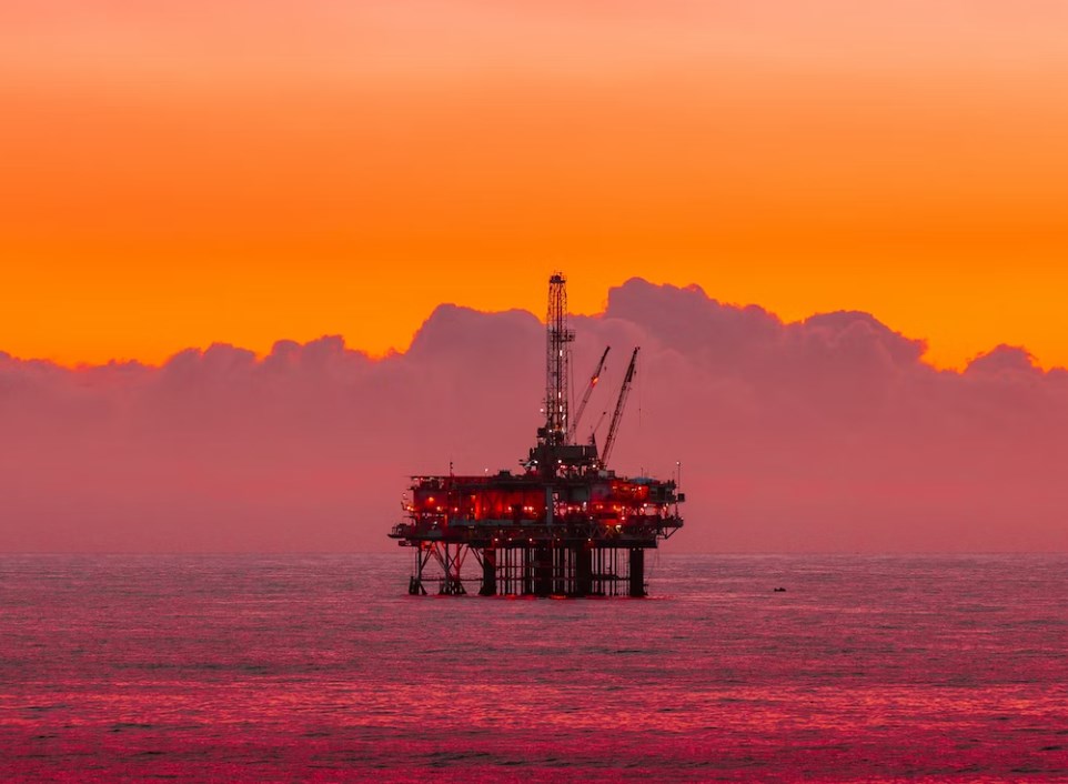 Propad na ropě se prohlubuje kvůli obavám o ekonomiku