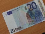 Euro včera posílilo vůči dolaru