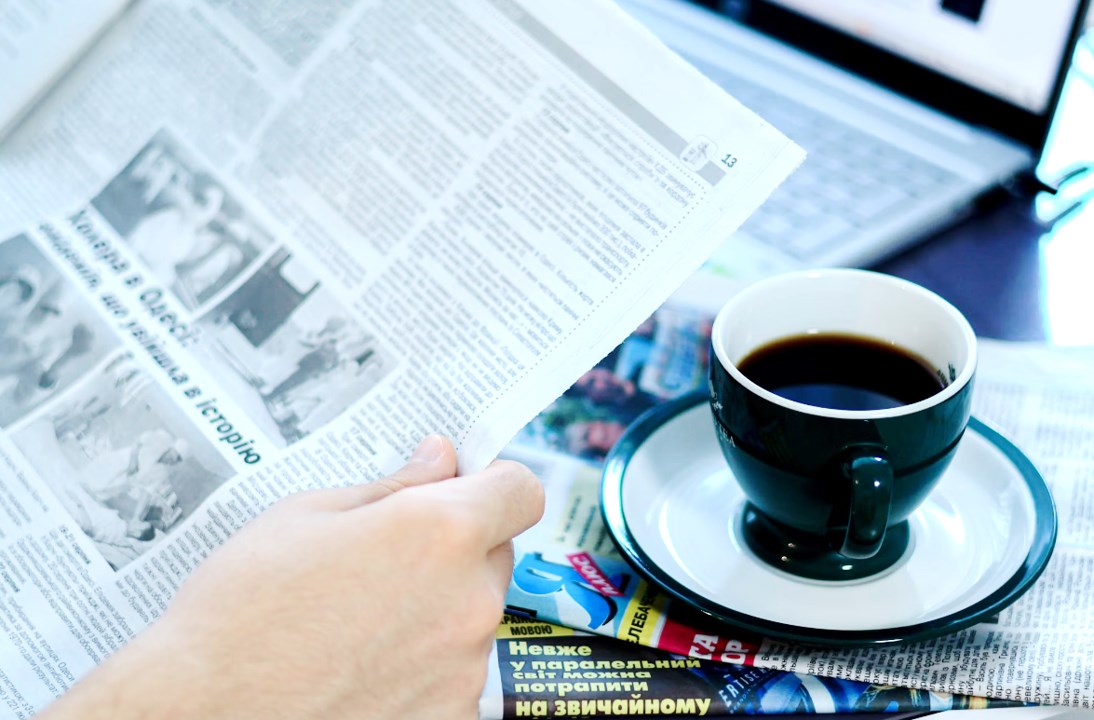 Čína si stanovila růst HDP o 5 pct, bitcoin se dále blíží maximu a futures jsou v červeném