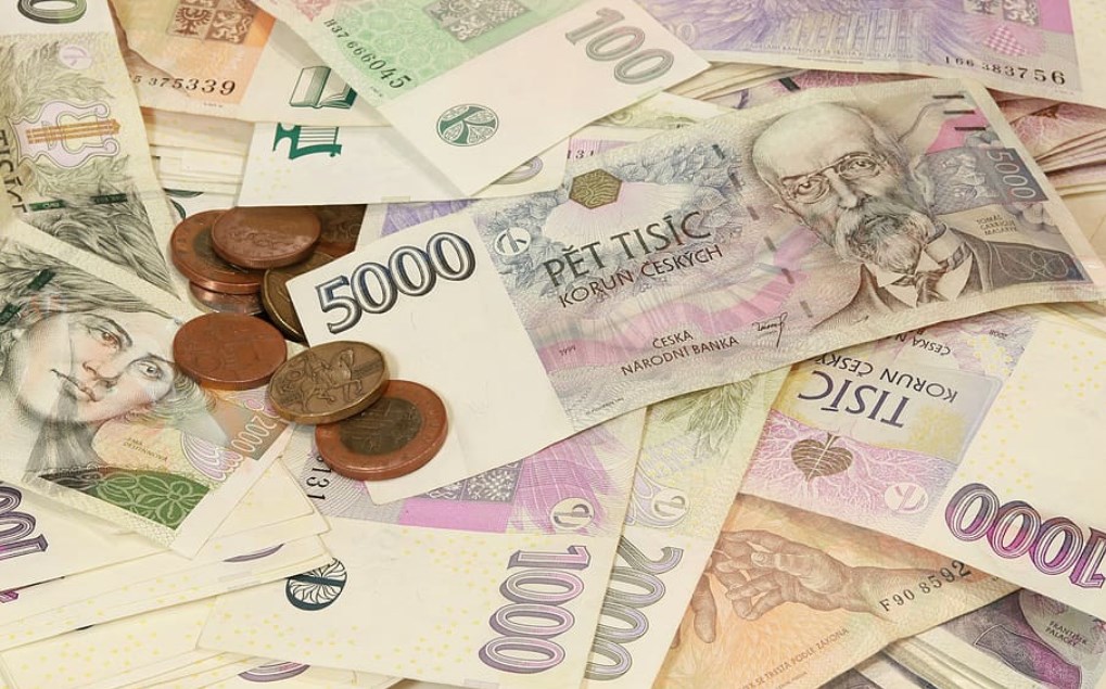Rozbřesk: Výrobní inflace dál sílí a koruně se nedaří těžit z vyšších sazeb