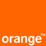 Summary: Orange těží z investic, platební zprostředkovatele tíží silný dolar. AB Inbev na konsenzus nedosáhl a oslabuje