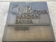 Rozbřesk: Zápis z bankovní rady zdůrazňuje obavy z mzdového vývoje