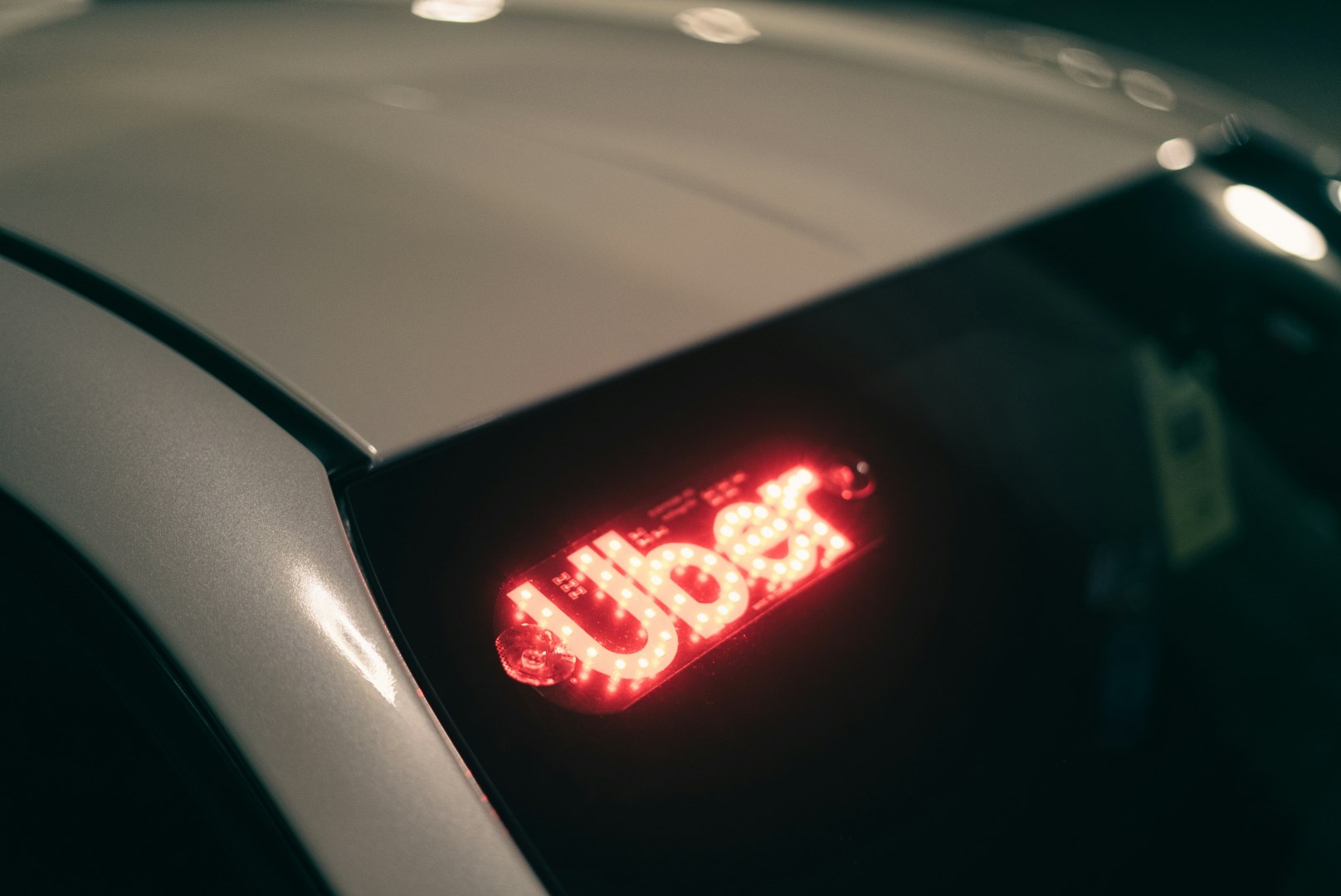 Uber překonal očekávání. Trh ale váhá, zda z robotaxi nevznikne nový kapitálově náročný příběh