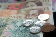 Rozbřesk: Česká inflace nižší díky potravinám, vláda škrtá 94 miliard korun