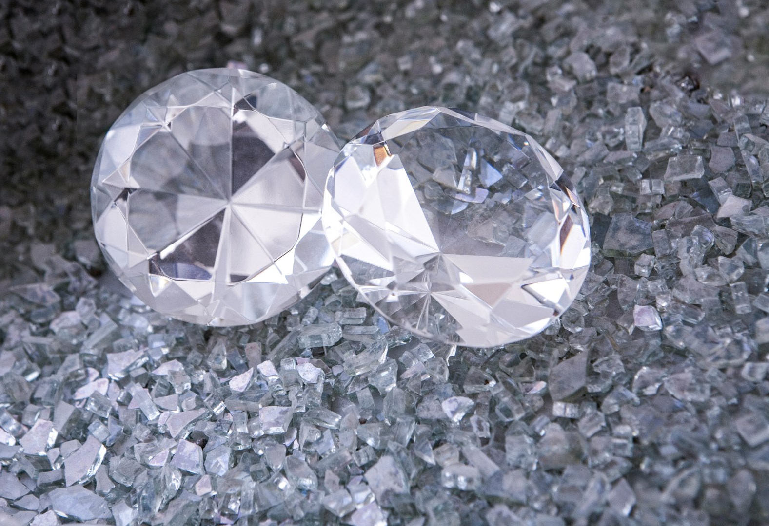 Perly týdne: Diamanty nejsou věčné, Čína omezuje pohyb AI expertů