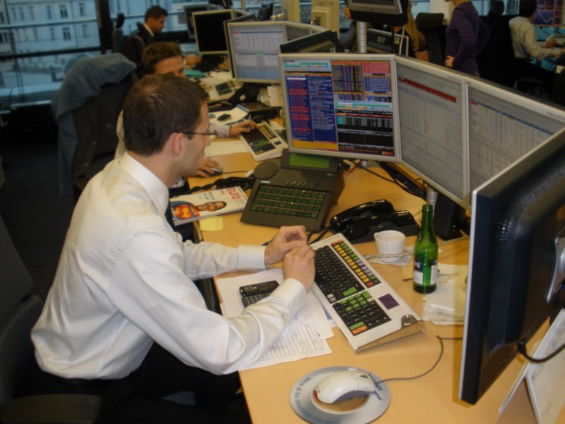 Pražská burza stále v červených číslech, Orco s téměř desetiprocentní ztrátou