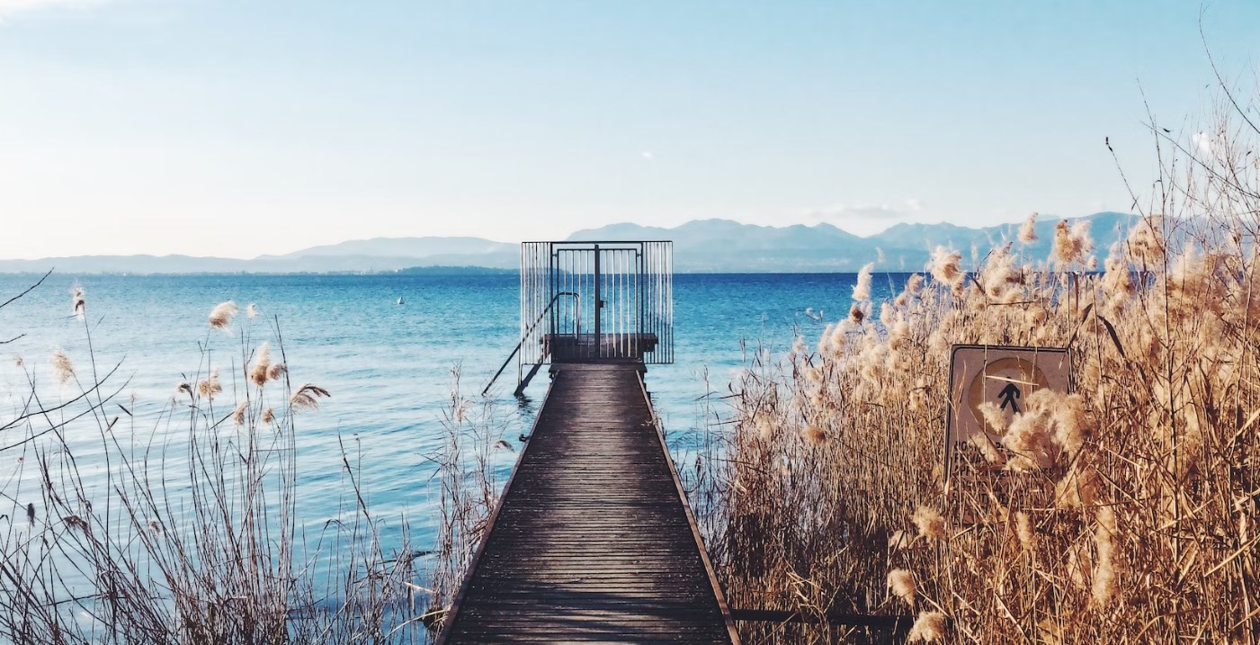 Akcie se zklidňují před odpoledním inflačním reportem