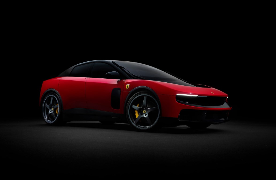 Americké údery v Íránu tlumí naděje na mírovou dohodu a Ferrari představilo první elektromobil