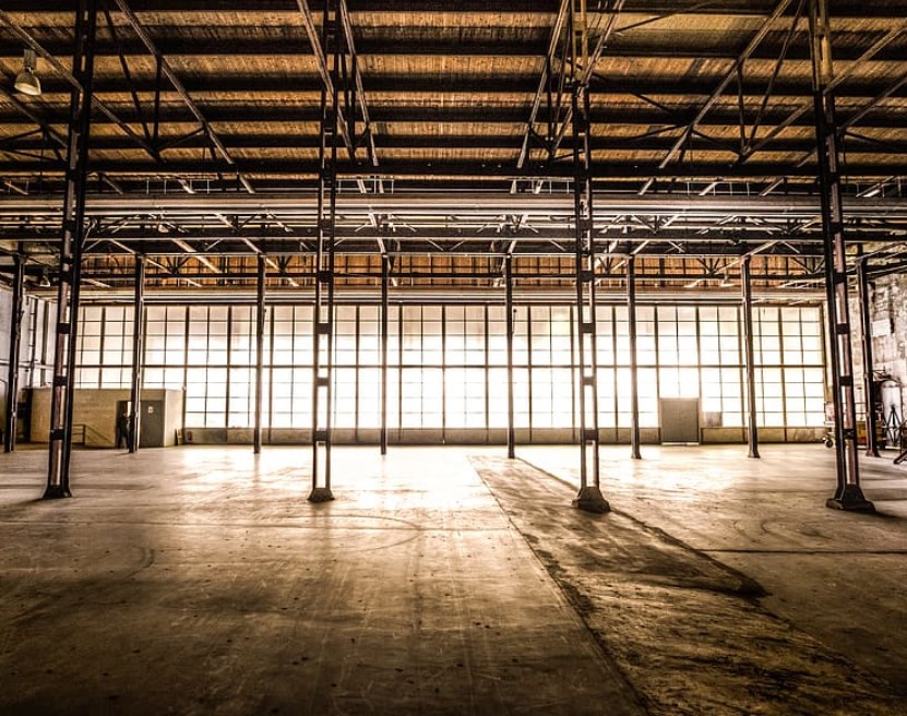 Rozbřesk: Německý průmysl dál padá kvůli výpadkům subdodávek