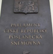 Předsedou Sněmovny je Hamáček (ČSSD) místopředsedu má ANO, KDU-ČSL a KSČM