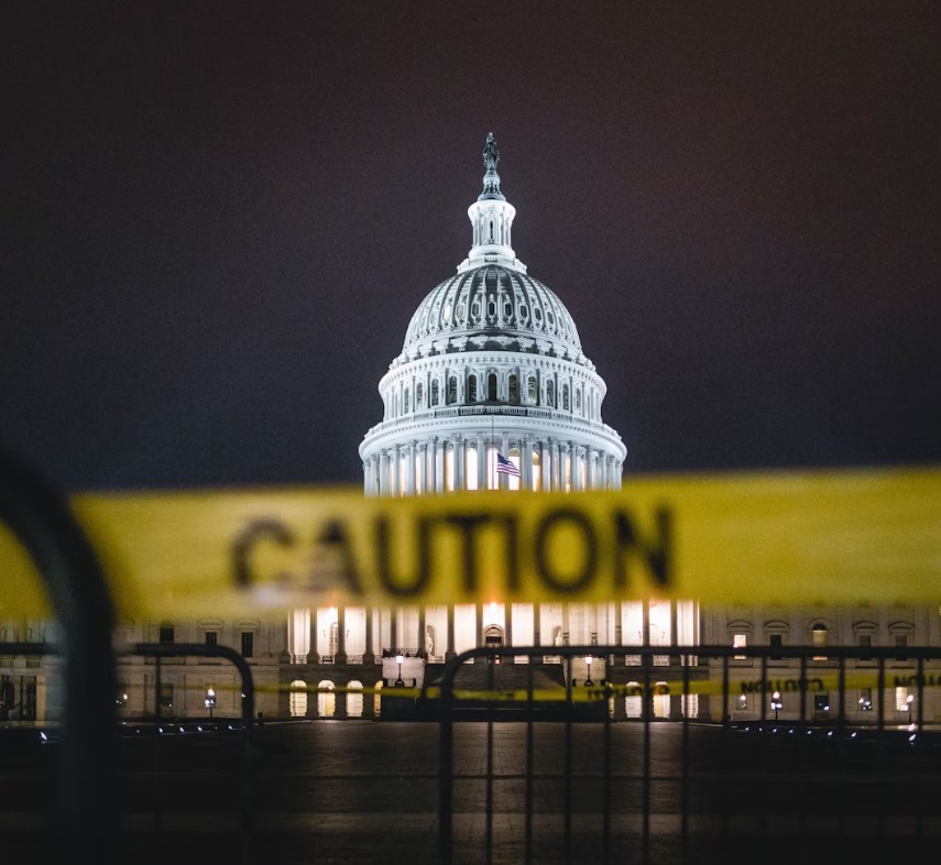 Shutdown v USA skončil, Cisco sází na AI a otázky kolem Trumpa a Epsteina znovu ožívají