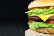 McDonald's zvýšil čtvrtletní zisk téměř o 19 procent, zaostal ale za odhady