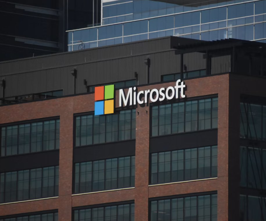 Výsledky Microsoftu: AI konečně vydělává, Azure roste o 48 % a miliardový účet se nově přesouvá i na věřitele