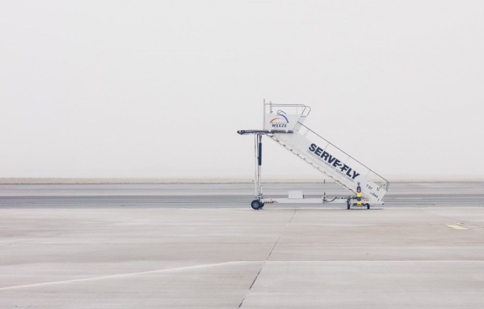 Rozbřesk: O chaosu na evropských letištích a přepáleném trhu práce