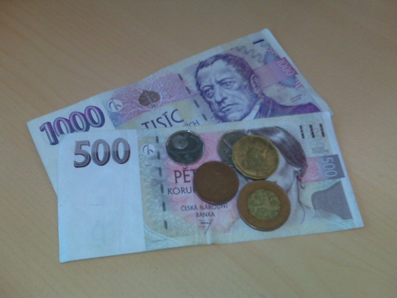 Klidné ráno pro korunu a zatím i pro dolar