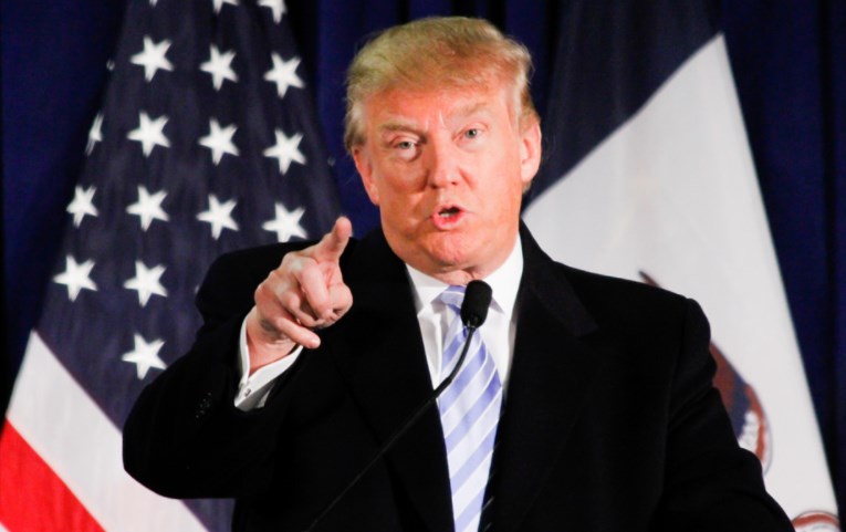 Draghiho intervence doléhá na euro, trhy čelí dalšímu Trumpovu plánu