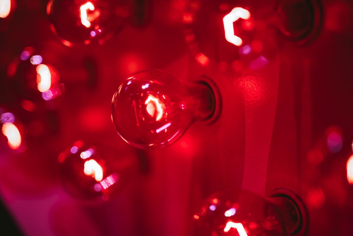 Avast nesouhlasí s pokutou za neanonymizované údaje, čínská data přinesla smíšený obrázek o ekonomice a evropské futures jsou temně rudé