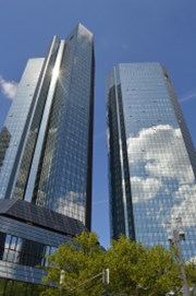 S&P zhoršila rating největší německé banky Deutsche Bank