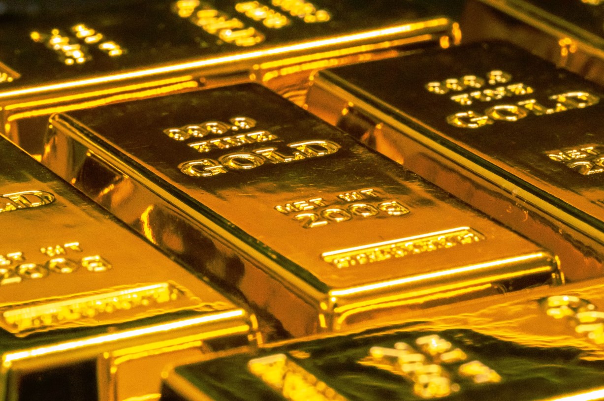 Zlato trhá rekordy, Apple zkoumá osobní roboty a futures jsou smíšené