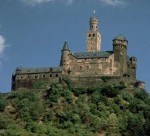 Škrty nutí k úsporám i evropské královské rodiny. Množí se obvinění z neplacení daní