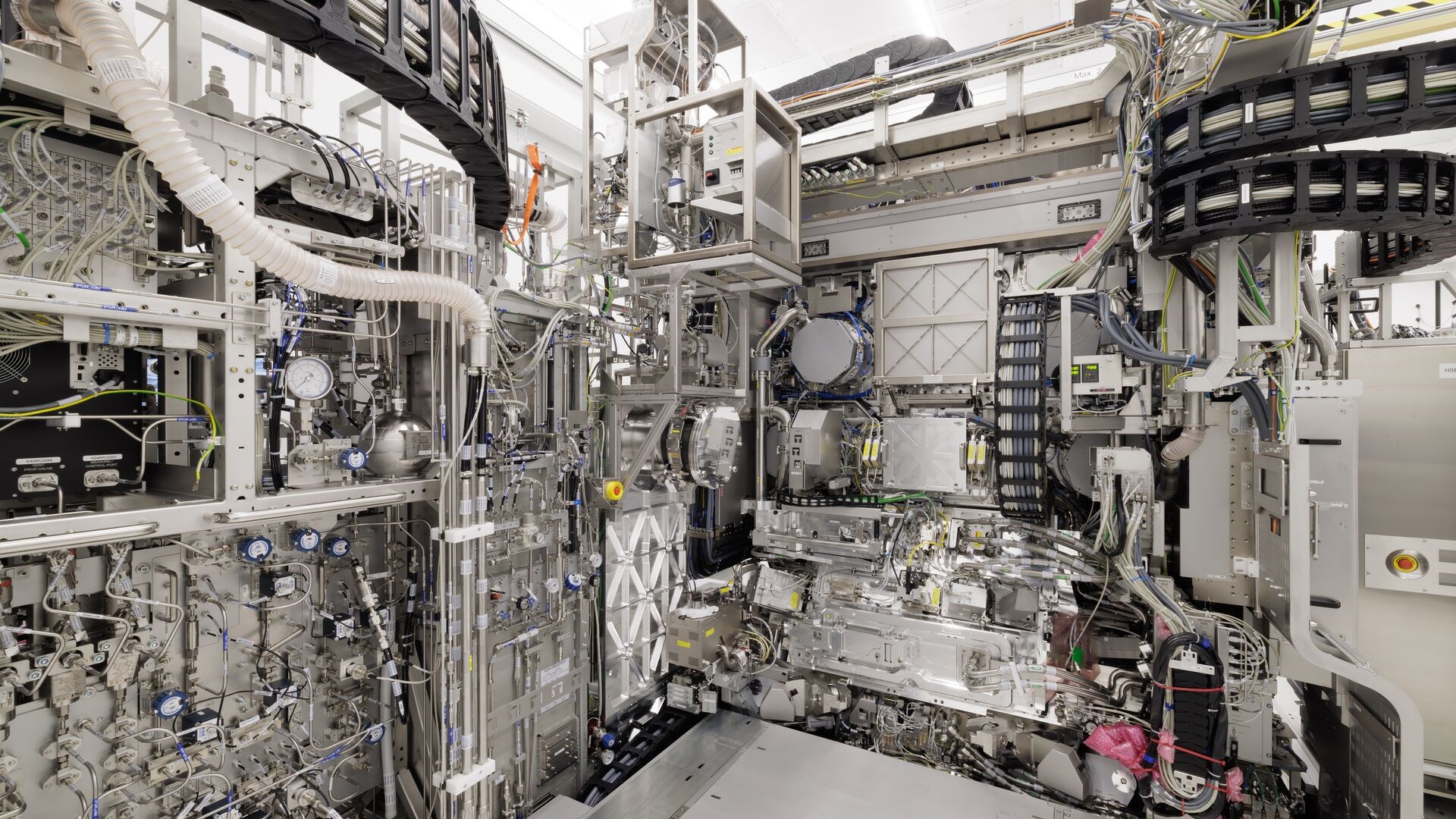 Nové stroje od ASML jsou moc drahé, tvrdí TSMC a odkládá jejich nasazení