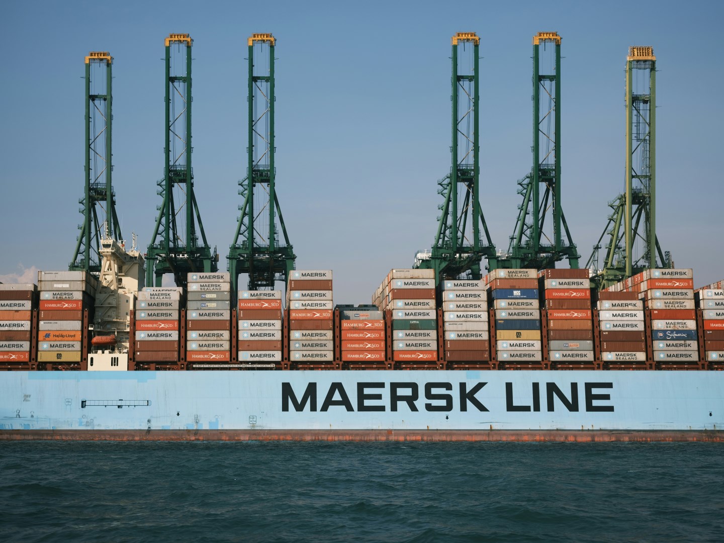 Maersk znovu navyšuje výhled. Těží z vyšších sazeb za přepravu i problémům v dodavatelských řetězcích