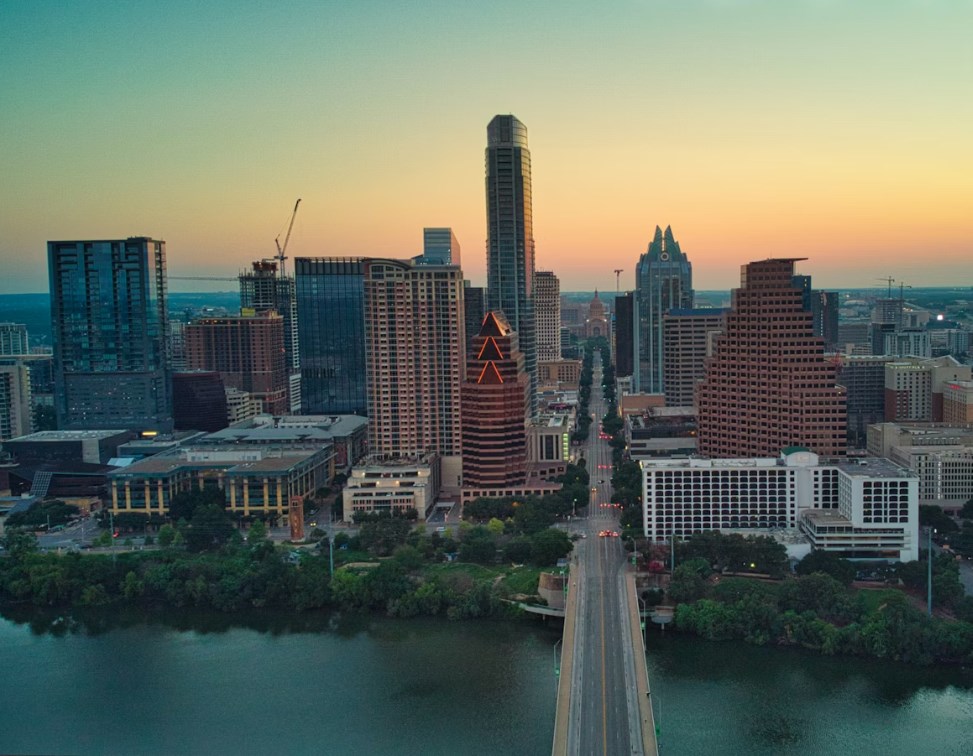 Víkendář: Jak na pokles cen bydlení