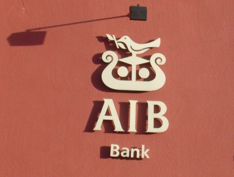Allied Irish Banks měla rekordní ztrátu, propustí přes 2000 lidí