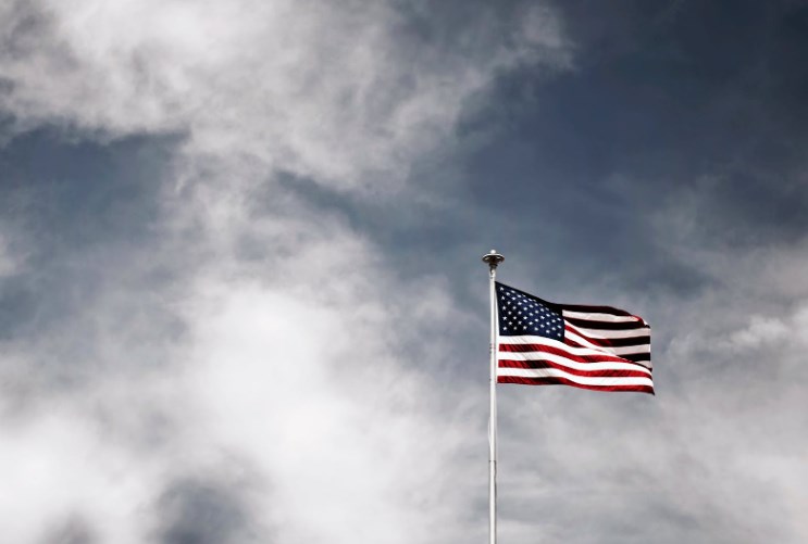 Rozbřesk: Fed sráží úroky na nulu a rozjíždí kvantitativní uvolňování