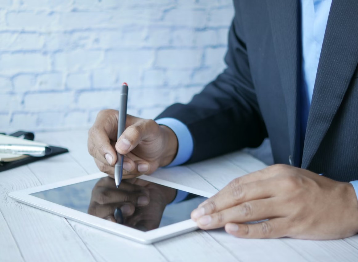 Ropa, Írán a trhy: Invesco radí, jak upravit své investice v roce geopolitiky