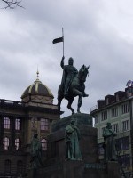 Praha začala po poledni opět stoupat, nejlépe si vede Unipetrol