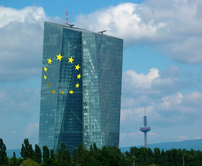 ECB věří ekonomice a táhne vzhůru euro i výnosy
