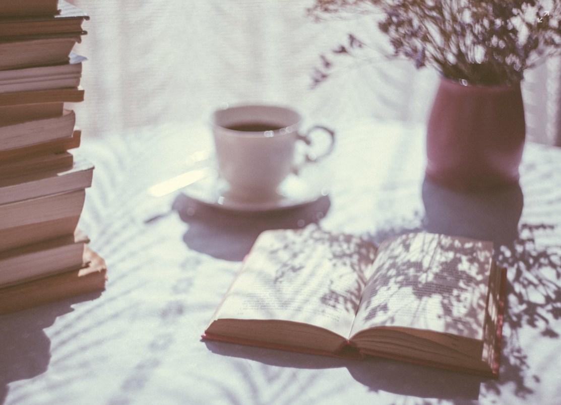 ECB zvažuje další snížení sazeb, akcie Broadcomu prudce rostou po očekávaném nárůstu prodejů AI produktů a futures jsou opatrně zelené