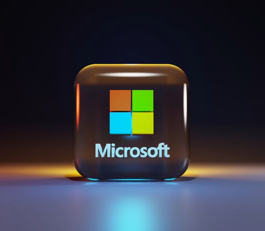 Microsoft píše historii, Amazon překvapil cloudem a Apple zklamal službami