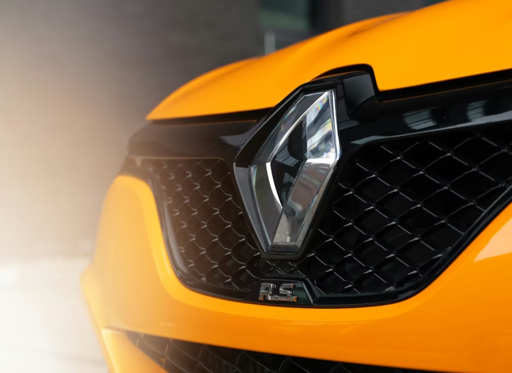 Účetní zásah u Nissanu stáhl výsledky Renaultu do hluboké ztráty, tržby ale vzrostly o tři procenta