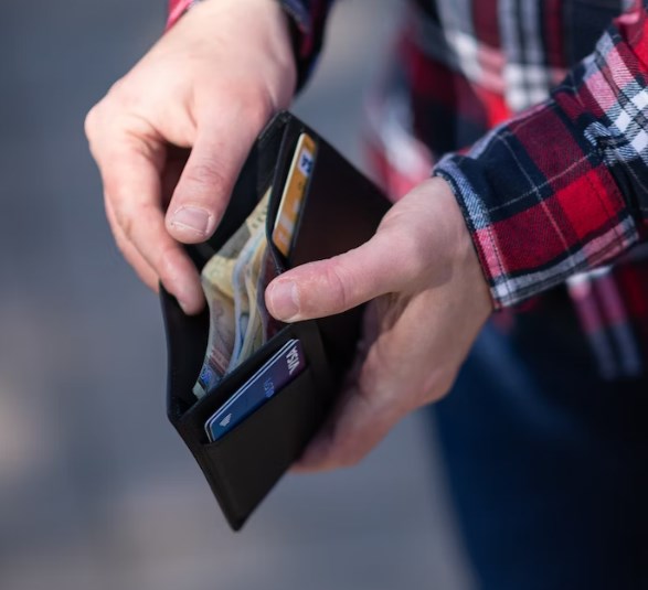 Únorové maloobchodní tržby pokračovaly v poklesu. Meziročně se snížily reálně o 6,4 procent