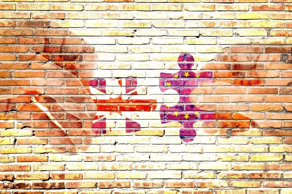 Biden hovořil se Si, brexitová odysea pokračuje a PGNiG se stáhl z koupi polských aktiv ČEZ